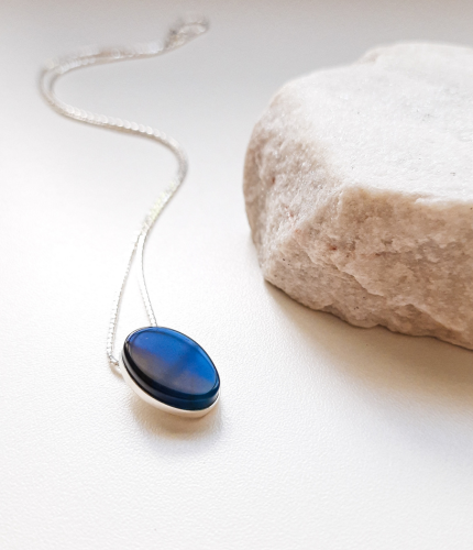 Wear healing blue crystals as jewellery to help keep the throat chakra balanced!